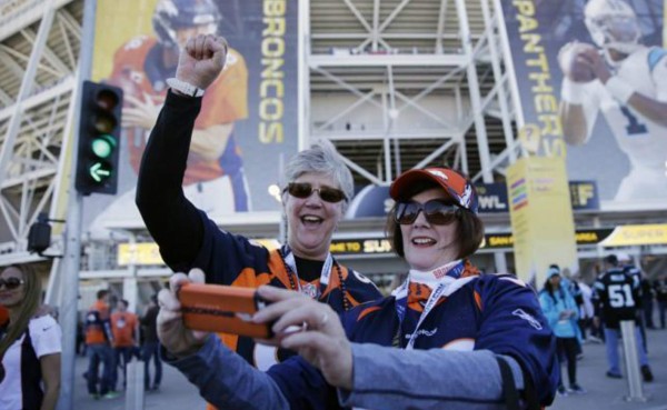 Los altos precios de las bebidas en el Super Bowl 50