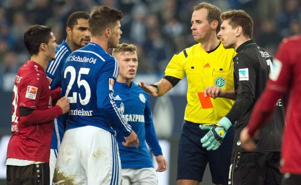 Castigan por seis jornadas a Huntelaar en Alemania