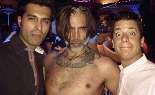 Esta foto de Alejandro Fernández junto a otros dos hombres se ha hecho viral en la redes sociales.