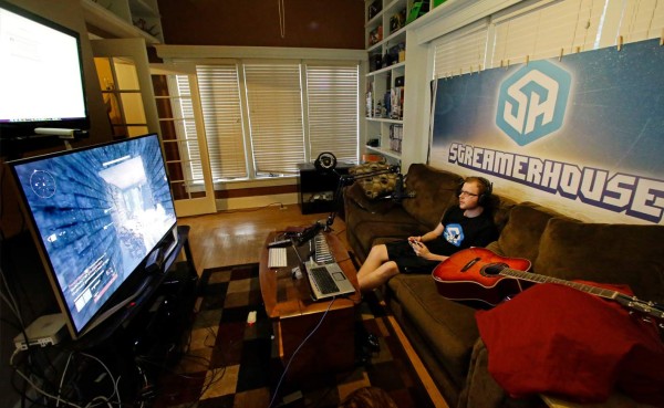 Se ganan la vida jugando videojuegos todo el día