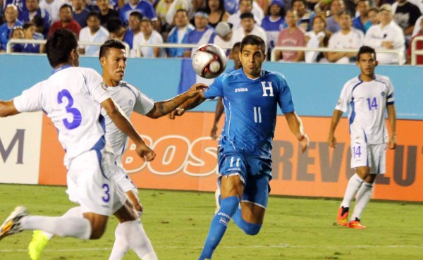 Honduras sigue sin convencer y cae ante El Salvador