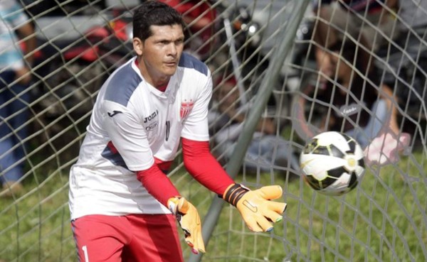 Ricardo Canales: 'Voy a firmar con el Vida por dos años más'