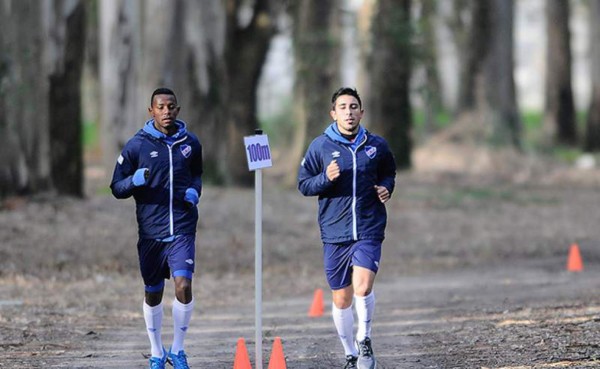 ¡UNO MÁS! Futbolistas hondureños que han jugado en Uruguay
