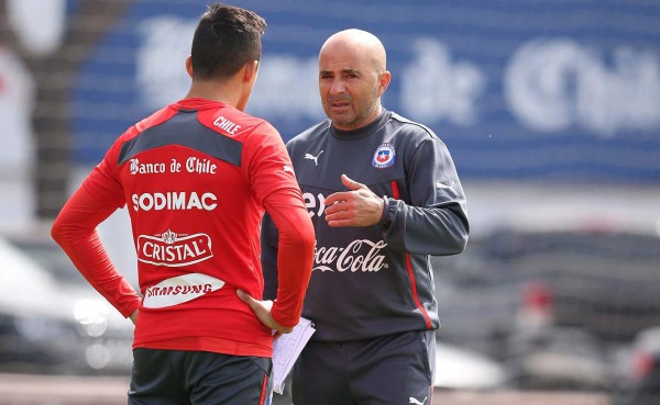 Sampaoli niega que en Chile acepten presiones de clubes por jugadores