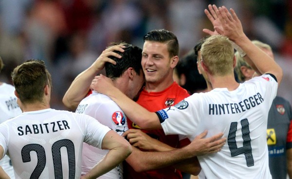 Austria deja al borde del precipicio a Rusia y a Capello