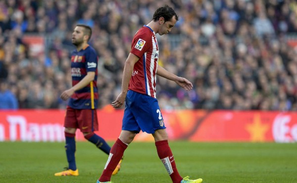 Diego Godín sufre un esguince de rodilla