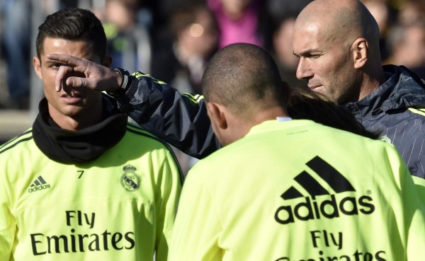 FOTOGALERÍA: Más de cinco mil aficionados ovacionaron a Zidane