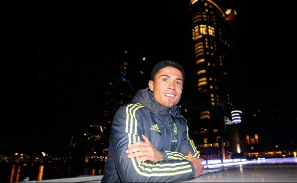 Jugadores del Real Madrid se pasean en barco por Melbourne