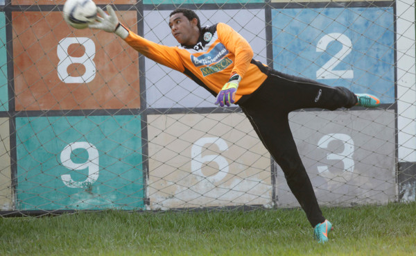 VIDEO: Error del arquero José Mendoza termina en gol