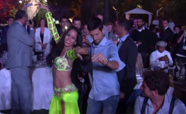 VIDEO: Novak Djokovic practicó la danza del vientre en Dubai