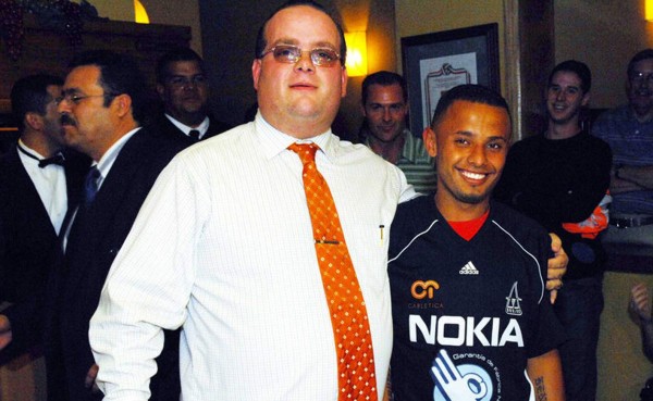 Empresario italiano asegura que jugadores ticos lo sedujeron sexualmente