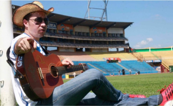 Polache le canta a los mexicanos en el estadio Olímpico
