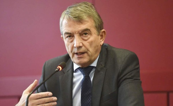 Presidente federación alemana dimite por irregularidades del Mundial 2006