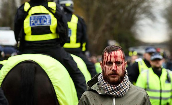 La batalla campal que protagonizaron aficionados del Tottenham y Arsenal