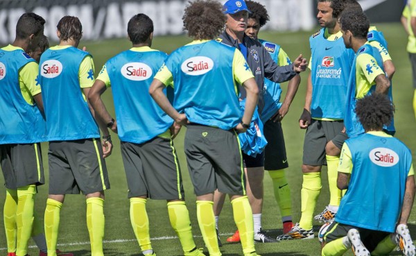 Scolari, disgustado con sus jugadores a once días del Mundial