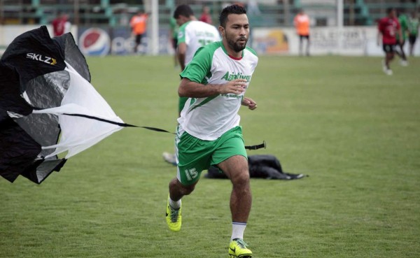 Real Sociedad contrata al mediocampista Óscar Durón