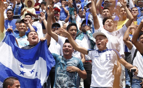 VIDEO: Así se vivió desde las gradas el triunfo de Honduras sobre Canadá en el Olímpico
