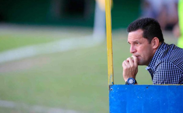 ENCUESTA: ¿Crees que Real España acertó en despedir a Javier Delgado?