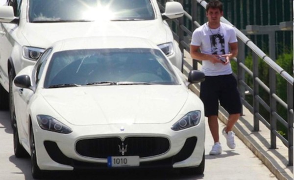 Los lujosos autos de las estrellas del clásico español