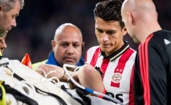 VIDEO: Héctor Moreno lesiona otro jugador con brutal entrada en Holanda