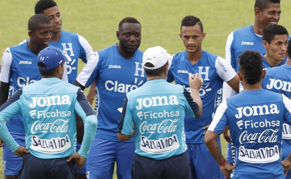 Honduras ensaya con todo su arsenal con la idea de vencer a El Salvador