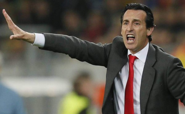 El Sevilla anuncia la salida de Emery y que negociará con Sampaoli