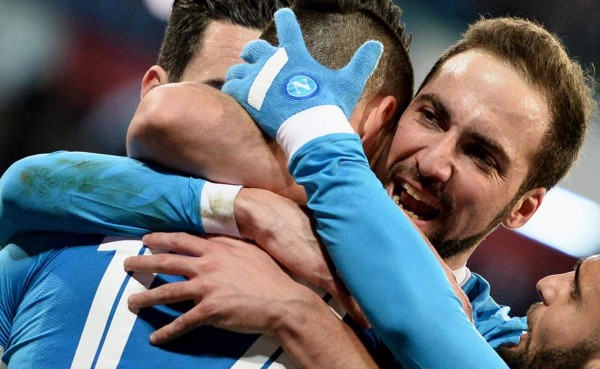 El Napoli vence al Sassuolo y afianza su liderato en la Serie A