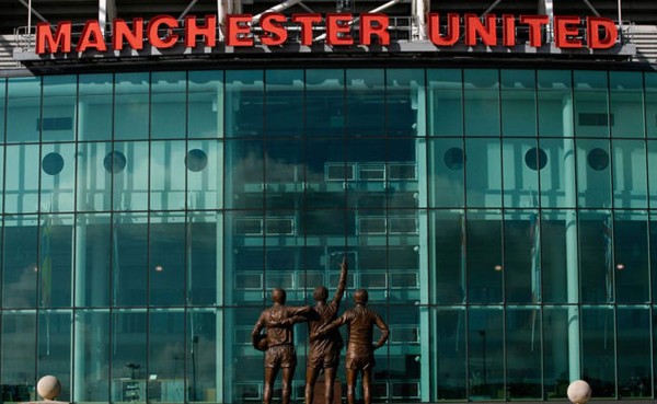 Utilidades del Manchester United cayeron 84% en un año