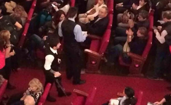 FOTOS: Messi paralizó una obra teatro en pleno desarrollo con su presencia