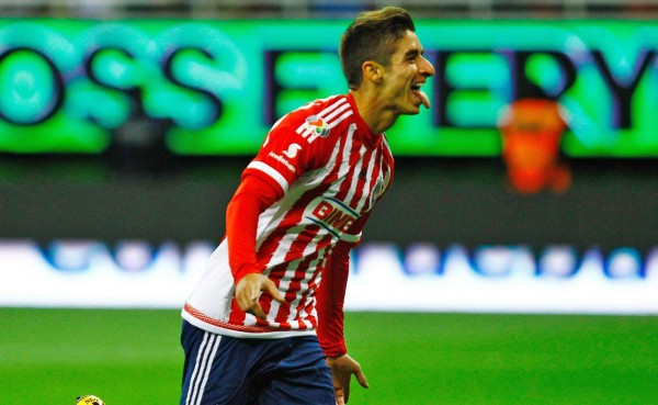 Chivas goleó a los Pumas en el cierre de jornada del fútbol mexicano
