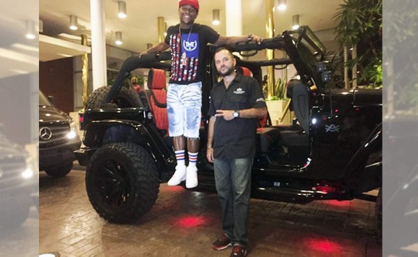 Mayweather se consuela con su nuevo ''juguete''
