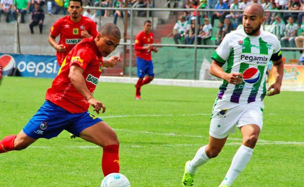 Antigua derrota a Municipal y lidera el fútbol de Guatemala