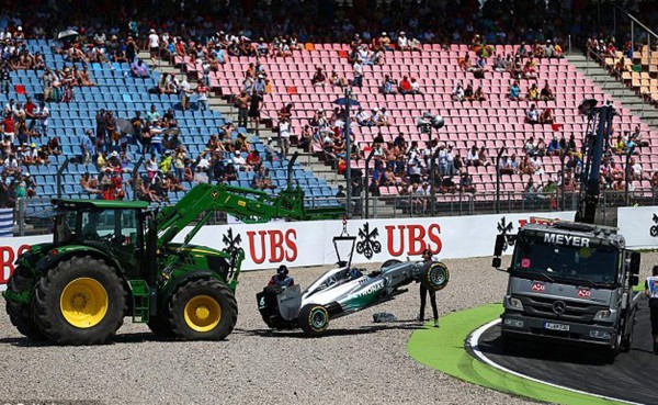 VIDEO: Aparatoso accidente de Lewis Hamilton