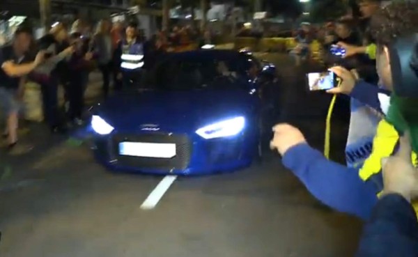 VIDEO: Un aficionado le grita a Messi: 'Corres más ahora que en el campo'