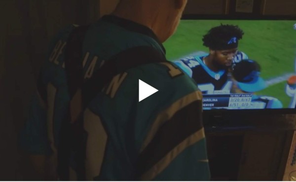 Video: Fanático de los Panthers se vuelve loco por derrota en el Super Bowl