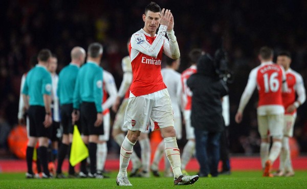 Arsenal gana y consolida su liderato tras empate del Leicester