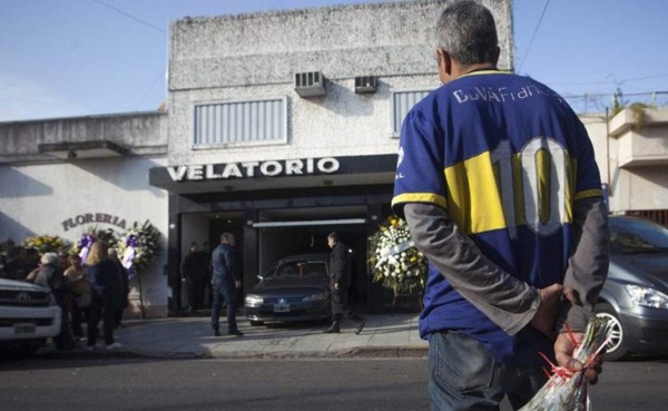 Maradona despidió a su padre en Argentina entre familiares y amigos