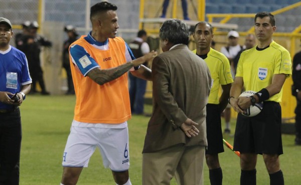 VIDEO: Aficionados catrachos le reclamaron a la Selección de Honduras