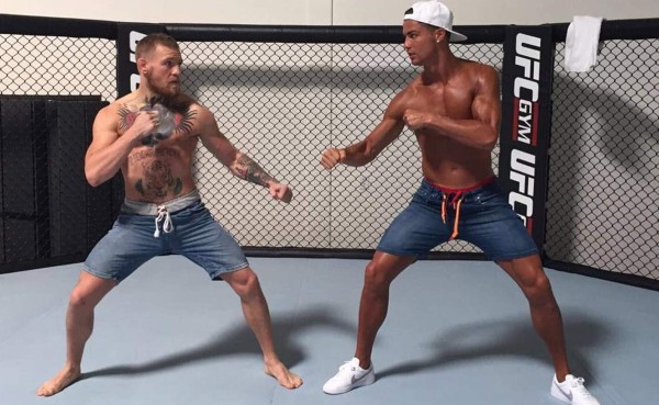 Cristiano Ronaldo en una mano a mano con figura de la UFC Conor McGregor