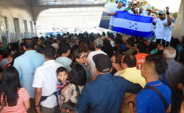 4 mil hondureños estarán en el estadio Cuscatlán