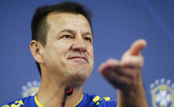 Dunga le responde a los exjugadores Ronaldo y Romario