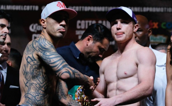 Miguel Cotto y 'Canelo' Álvarez dieron el peso en la báscula oficial
