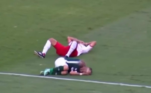 VIDEO: Brasileños protagonizan la simulación más ridícula de la historia