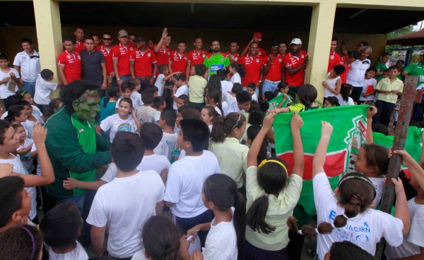 Marathón llevó alegría a escuela del barrio Miguel Paz Barahona