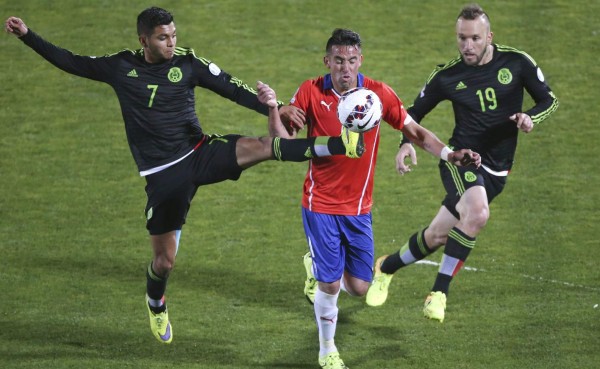 México le arranca un empate a Chile y sigue vivo en Copa América