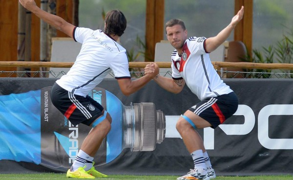 Lukas Podolski: 'No tenemos jugadores como Messi o Neymar'