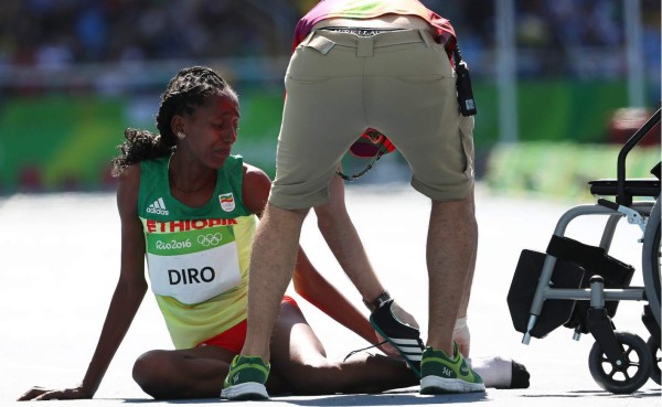 La dramática carrera sin una zapatilla de una atleta africana