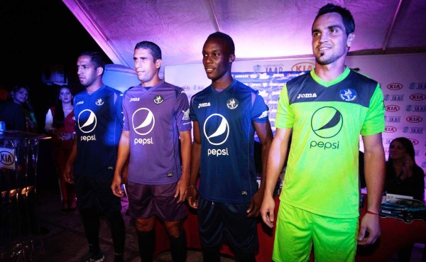 Motagua impone la moda con su nuevo uniforme