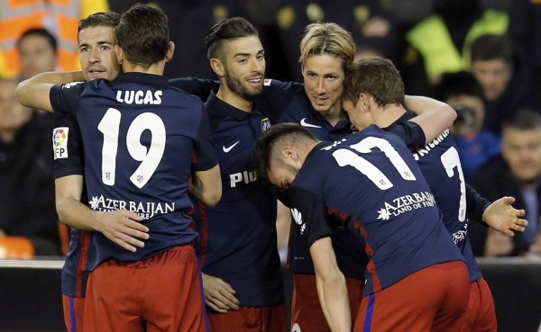 El Atlético de Madrid toma Mestalla y no pierde de vista al Barcelona