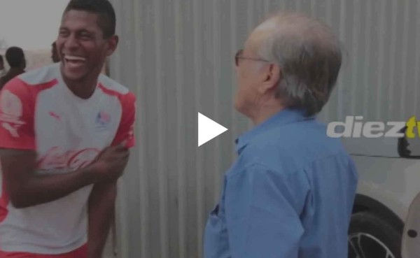 Video: Chelato Uclés se roba el show en Olimpia al no reconocer a Costly